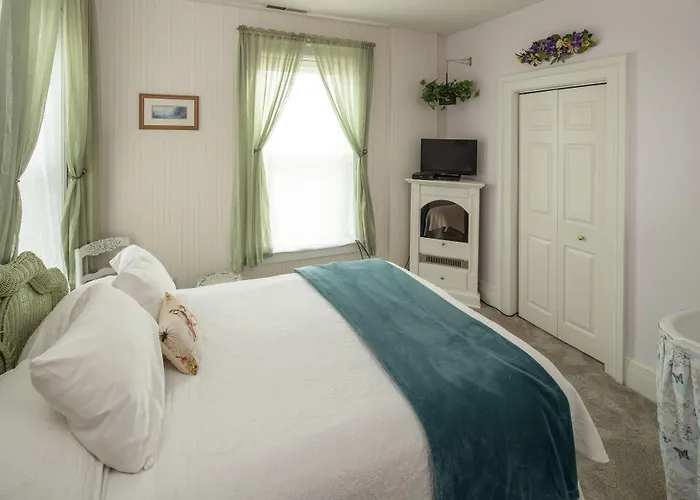 Cloran Mansion Bed & Breakfast